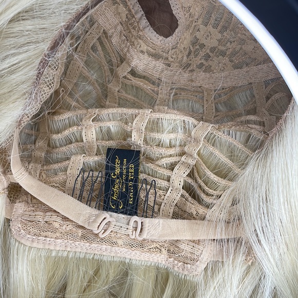 Wig  FF210 - Picture 10 of 11